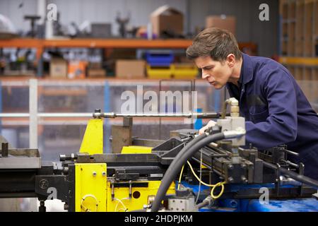 engineer, worker, engineering, workshop, skilled, engineers, blue collar, manual workers, workers, workshops, experienced, skill, skilleds, skills Stock Photo
