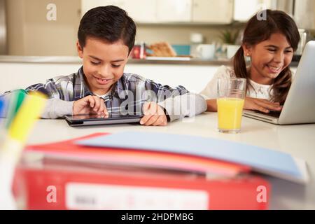 mobile communication, leisure & entertainment, siblings, mobile communications, active, activity, leisure, leisure & entertainments, leisure activity Stock Photo