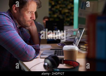 man, computer work, working late, guy, men, computer works, working lates Stock Photo