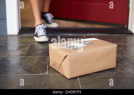 package, front door, parcel service, packages, front doors, frontdoor, parcel services Stock Photo