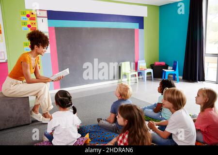 preschool, storytelling, teacher, kindergarten, preschools, school presenter, teachers Stock Photo
