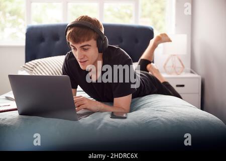 laptop, online, listening music, computer, computers, laptops, onlines, listening musics Stock Photo