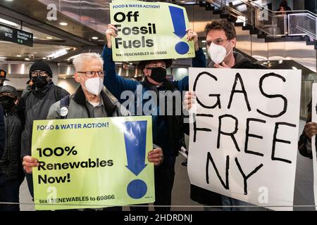 Environmental protesters seen outside of joint press conference Governor Kathy Hochul and Mayor Eric Adams on Fulton street subway station in New York on January 6, 2022. They announced a joint plan to address homelessness and crime in the New York City subway system. Adams said police officers on normal patrol above ground will proactively go to subway stations as part of their normal duties. They were joined by Police Commissioner Keechant Sewell, NYPD Chief of Department Kenneth Corey among other government officials. (Photo by Lev Radin/Sipa USA) Stock Photo