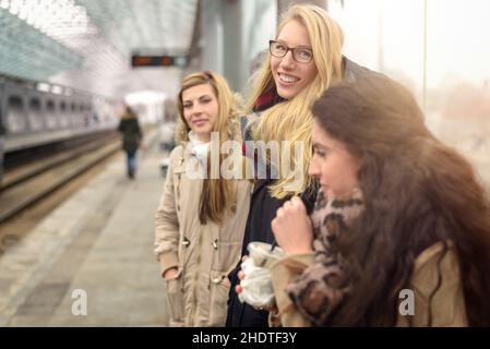 bus stop, platform, public transport, journey, bus station, bus stops, stop, platforms, public transports, journeys, trip, trips Stock Photo