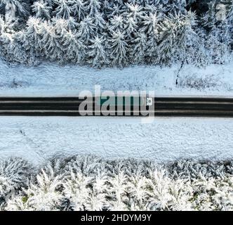 West Lothian, UK. 07th Jan, 2022. Drivers make their way along the A71 in West Lothian after the first serious snow fall of the winter hit the central belt. (c) Credit: Dave Johnston/Alamy Live News Stock Photo
