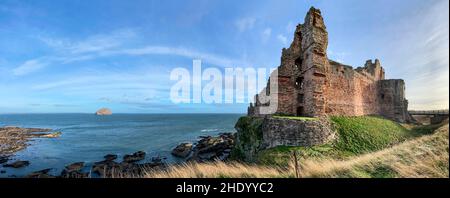 Tantallon Castle near North Berwick, in East Lothian, Scotland. This ruined mid-14th-century fortresss. It sits on a promontory opposite the Bass Rock Stock Photo