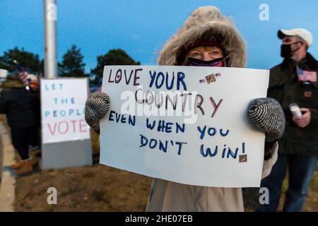 Jan. 6, 2022. Nahant, MA. North Shore residents held a vigil at the Nahant rotary to commemorate the first-year anniversary of the attack on the U.S. Stock Photo