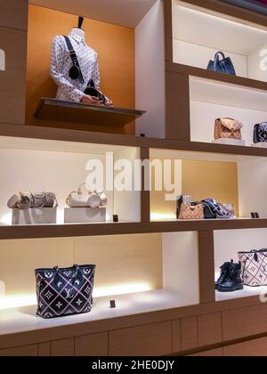 Inside Louis Vuitton Store at King of Prussia Mall. Editorial Stock Image -  Image of expensive, leather: 117086359