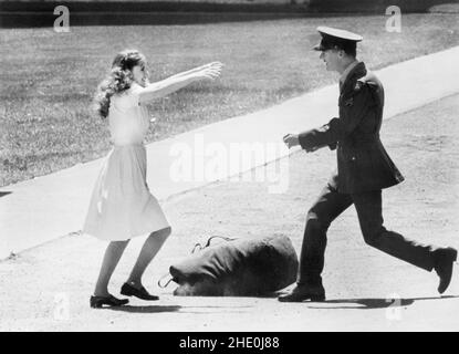 Glynnis O'Connor, Jan-Michael Vincent, on-set of the Film, 'Baby Blue Marine', Columbia Pictures, 1976 Stock Photo