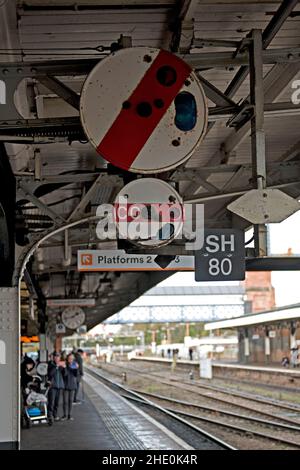 A unique overhead mechanical repeater signal at Worcester Railway Station, UK Stock Photo