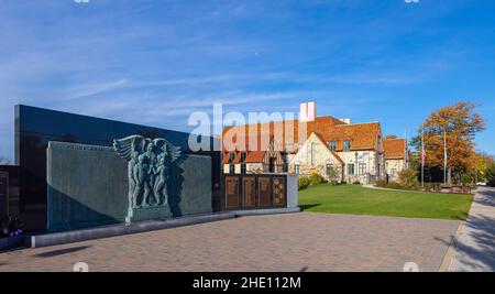 Midland, Michigan, USA - October 24, 2021: The Midland County Courthouse and it is war memorial Stock Photo