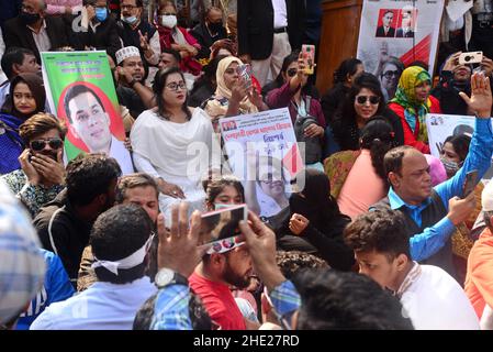 Dhaka, Bangladesh. 8th Jan 2022. Supporters of the Bangladesh Nationalist Party (BNP) take part in a protest rally demanding the immediate release of their Chairperson Khaleda Zia and to be allowed to go abroad for her better treatment in front of National Press Club in Dhaka, Bangladesh, on January 8, 2022 Credit: Mamunur Rashid/Alamy Live News Stock Photo