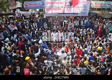 Dhaka, Bangladesh. 8th Jan 2022. Supporters of the Bangladesh Nationalist Party (BNP) take part in a protest rally demanding the immediate release of their Chairperson Khaleda Zia and to be allowed to go abroad for her better treatment in front of National Press Club in Dhaka, Bangladesh, on January 8, 2022 Credit: Mamunur Rashid/Alamy Live News Stock Photo