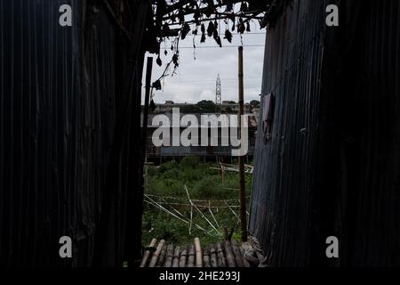 Bangladesh, Dhaka, Duari Para on 2021-10-18. The slum of Duari Para in Dhaka, the capital of Bangladesh, home to mainly climate migrants from the sout Stock Photo