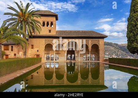 GRANADA ANDALUCIA SPAIN ALHAMBRA THE PARTAL PALACE  El Palacio del Partal REFLECTIONS IN THE POOL Stock Photo