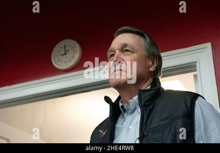 Marietta, GA, USA. 8th Jan, 2022. Former U.S. Senator David Perdue waits for his introduction at suburban Atlanta GOP meeting. Perdue lost his Senate seat in the 2020 election and seeks a return to politics, hoping to replace incumbent Republican Gov. Brian Kemp. (Credit Image: © Robin Rayne/ZUMA Press Wire) Stock Photo