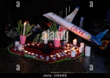 London, UK, 8th Jan, 2022.  The Iraninan community in the capital gathered to remember the 167 passengers and crew who perished when Ukraine International Airlines Flight PS752 was shot down by the Iranian military shortly after take-off from Tehran Airport on January 8th 2020. Credit: Eleventh Hour Photography/alamy Live News Stock Photo