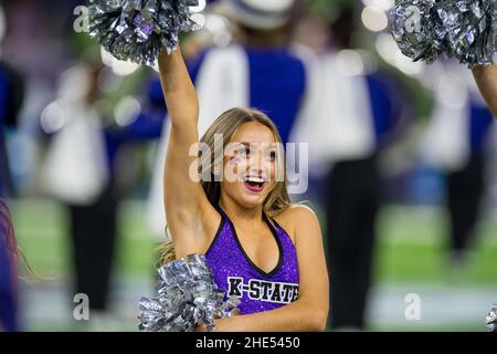 Houston, TX, USA. 4th Jan, 2022. A member of the Kansas State Classy Cats dance team performs prior to the Texas Bowl NCAA football game between the LSU Tigers and the Kansas State Wildcats at NRG Stadium in Houston, TX. Trask Smith/CSM/Alamy Live News Stock Photo