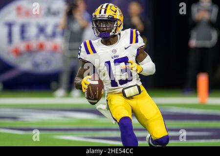 Houston, TX, USA. 4th Jan, 2022. LSU Tigers quarterback Jontre Kirklin (13) looks for a receiver during the 2nd quarter of the Texas Bowl NCAA football game between the LSU Tigers and the Kansas State Wildcats at NRG Stadium in Houston, TX. Trask Smith/CSM/Alamy Live News Stock Photo