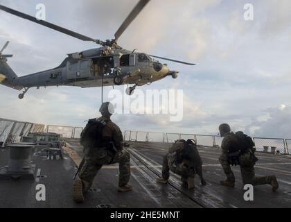 Sailors conduct training with an MH-60S Seahawk helicopter attached to the Chargers of Helicopter Sea Combat Squadron. (26835924390). Stock Photo