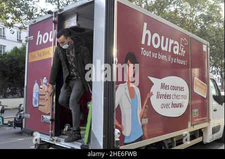 FRANCE. PARIS (75) 12TH DISTRICT. HOURA.FR DELIVERY SERVICE Stock Photo