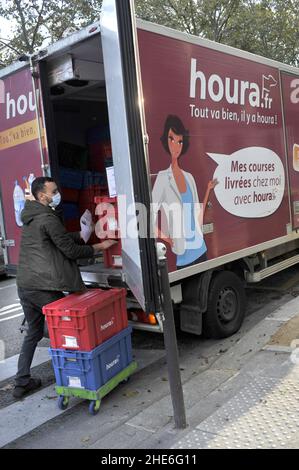 FRANCE. PARIS (75) 12TH DISTRICT. HOURA.FR DELIVERY SERVICE Stock Photo