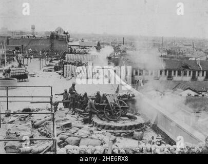 Second Sino-Japanese War, 1937-1945. Japanese Special Naval Landing Force troops fire a number of 75mm mountain guns from a fortified rooftop position during the Battle of Shanghai, August to November 1937. Stock Photo