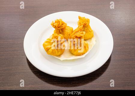 Crab Rangoon is a deep-fried dumpling served in Chinese-American cuisine and Thai restaurants, filled with a combination of cream cheese, lightly crum Stock Photo