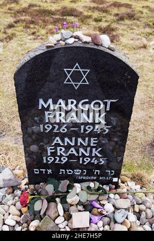 Gedenkstätte Bergen-Belsen, Grabstein für Anne Frank, Landkreis Celle, Niedersachsen, Deutschland, Europa | Bergen-Belsen Memorial, gravestone for Ann Stock Photo