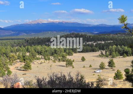 Traveling the country in pickup truck living for free in Colorado Stock Photo