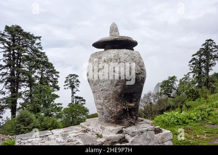 Juniper burner, Dochua Druk Wangyel Lhakang, Dochula Pass in the Himalayas, Bhutan Stock Photo