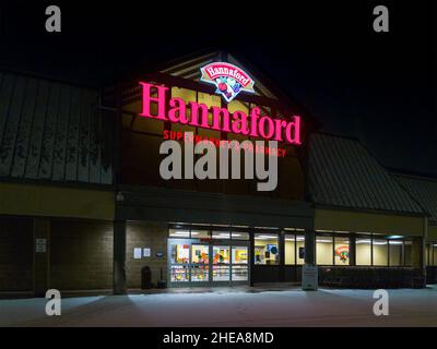 New Hartford, New York - January 9, 2021: Horizontal View of the Hannaford Supermarket Storefront and Logo Stock Photo