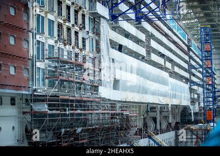 Wismar, Germany. 07th Jan, 2022. Cabin window of the cruise ship 'Global Dream' under construction in the shipbuilding hall of MV Werften. The continued existence of MV Werften is acutely endangered, and employees' wages could not be paid as scheduled. The federal government, the state and the shipyard owner Genting Hong Kong have so far been unable to agree on a new rescue package. Credit: Jens Büttner/dpa-Zentralbild/ZB/dpa/Alamy Live News Stock Photo