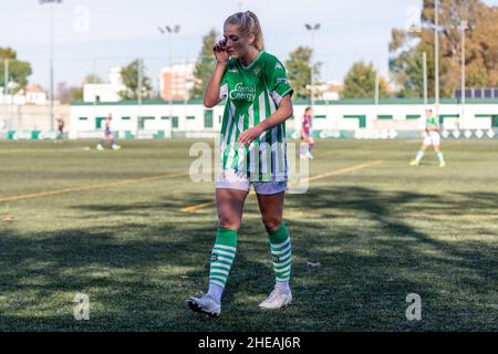 Seville, Spain. 09th Jan, 2022. Natalie Jacobs (8) of Real Betis Women seen during the Primera Division Femenina match between Real Betis Women and Levante UD Women at Luis del Sol Sports City in Seville. (Photo credit: Mario Diaz Rasero Credit: Gonzales Photo/Alamy Live News Stock Photo