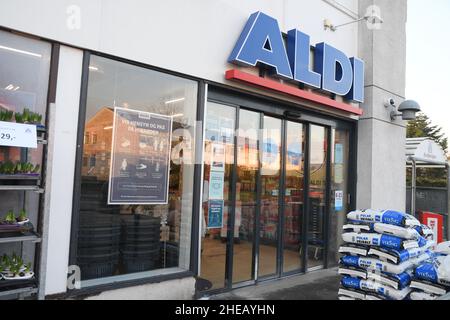 Copenhagen/Denmark./10 January 2022/    German Aldi grocery storeis openss on Christms day in Kastrup on Amagare in danish capital Ka<strup Copenahgen  Denamrk, (Photo.Francis Joseph Dean /Dean Pictures) Stock Photo