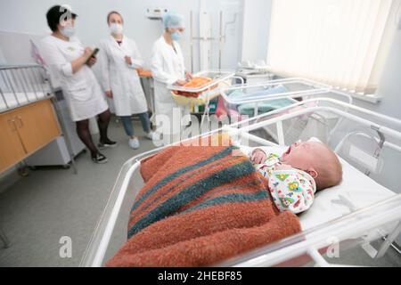 Belarus, g. Gomil, May 31, 2021. Department of the Children's Hospital.Newborn at a childbearing center or hospital and a doctor Stock Photo