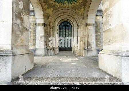 France, Vosges, Domremy la Pucelle, birthplace of Joan of Arc, Bois Chenu Basilica (built between 1881 and 1926) also named Saint Joan of Arc from Domremy la Pucelle Basilica by architects Paul Sedille, Emile and Rene Demay in neo roman style Stock Photo