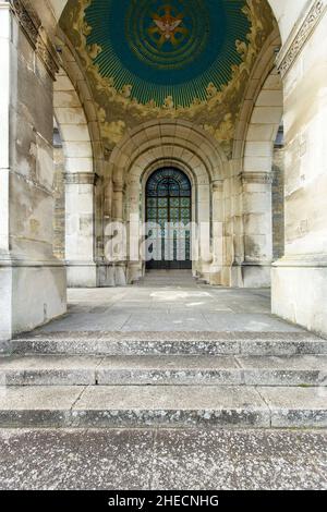 France, Vosges, Domremy la Pucelle, birthplace of Joan of Arc, Bois Chenu Basilica (built between 1881 and 1926) also named Saint Joan of Arc from Domremy la Pucelle Basilica by architects Paul Sedille, Emile and Rene Demay in neo roman style Stock Photo