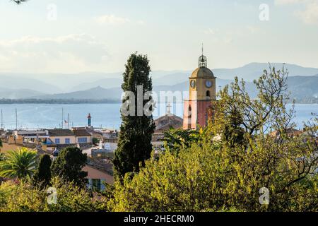 France, Var, Saint Tropez, bell tower of the Notre Dame de l'Assomption church and the Gulf of Saint Tropez // France, Var (83), Saint-Tropez, clocher Stock Photo