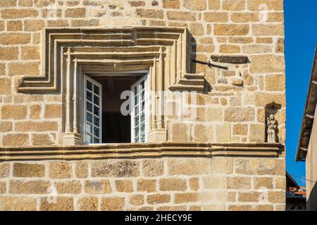 France, Haute-Loire, Pradelles, labelled Les Plus Beaux Villages de France (The Most Beautiful Villages of France), village on the Stevenson trail or GR 70, 16th century arcaded house, Place de la Halle Stock Photo