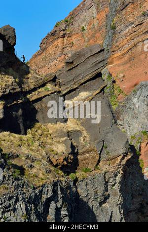 Portugal, Madeira Island, hiker on the Vereda do Areeiro hike between Pico Ruivo (1862m) and Pico Arieiro (1817m) Stock Photo