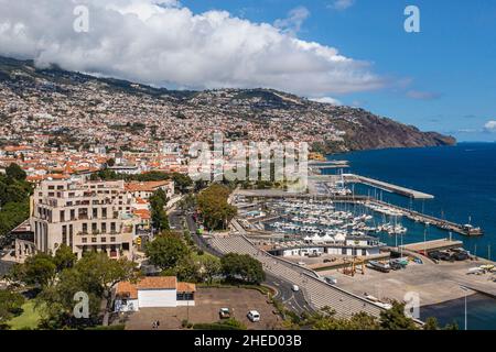Portugal, Madeira Island, Funchal, view of the city from Santa Catarina Park, the port on the right (aerial view) Stock Photo
