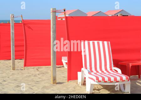 Belgium, West Flanders, De Panne, beach huts and rental of deckchairs and screens Stock Photo