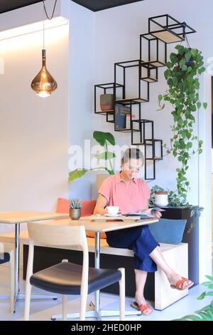 Belgium, West Flanders, Nieuwpoort, Baenk design store, coffee corner Stock Photo