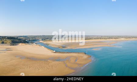 This landscape photo was taken in Europe, France, Normandy, Manche, in the spring. We can see the exit from the port of the Plage de la Potiniere, und Stock Photo