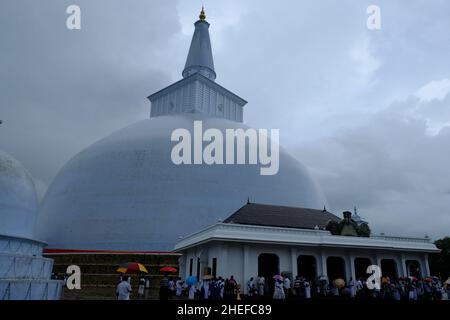 Sri Lanka Anuradhapura - Buddhist temple Ruwanwelisaya Ruwanweli Maha Seya Stupa Stock Photo