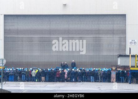 Wismar, Germany. 07th Jan, 2022. Employees of MV Werften meet at the shipyard site for a staff meeting called at short notice. The continued existence of MV Werften is in acute jeopardy; the employees' wages could not be paid as scheduled. The federal government, the state and the shipyard owner Genting Hong Kong have so far been unable to agree on a new rescue package. Credit: Jens Büttner/dpa-Zentralbild/ZB/dpa/Alamy Live News Stock Photo