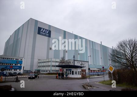 Wismar, Germany. 07th Jan, 2022. The shipbuilding hall on the premises of MV Werften. The continued existence of MV Werften is in acute jeopardy; employees' wages could not be paid as scheduled. The federal government, the state and the shipyard owner Genting Hong Kong have so far been unable to agree on a new rescue package. Credit: Jens Büttner/dpa-Zentralbild/ZB/dpa/Alamy Live News Stock Photo