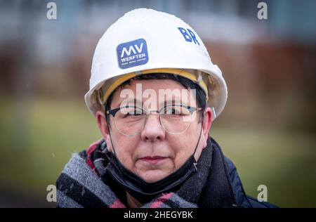 Wismar, Germany. 07th Jan, 2022. Ines Scheel, store steward of MV Werften, after a staff meeting at MV Werft. The continued existence of MV Werften is acutely endangered, and employees' wages could not be paid as scheduled. The federal government, the state and the shipyard owner Genting Hong Kong have so far been unable to agree on a new rescue package. Credit: Jens Büttner/dpa-Zentralbild/ZB/dpa/Alamy Live News Stock Photo