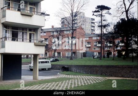 A 1960s photograph of the mix of the concrete modern and more traditional brick-built flats in Dilton Gardens, Roehampton, London, England, UK on the eastern part of the Alton Estate. Roehampton, a southwest London suburb, has a number of large council house estates. The London County Council (LCC) built the Roehampton Estate in the 1920s–30s and the Alton Estate in the 1950s. The Alton Estate, one of the UK’s largest, has a mix of low and high-rise modernist architecture consisting of both Scandinavian-influenced and brutalist – a vintage 1960s photograph. Stock Photo